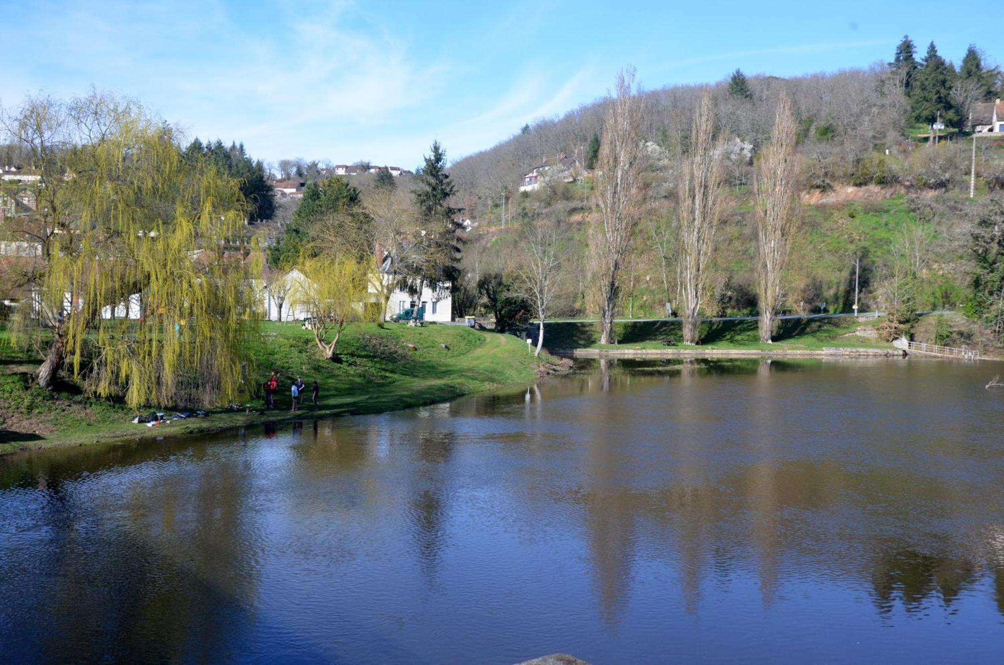 AU BORD DE L'EAU Studio 2 Chambon-sur-Voueize Exterior foto