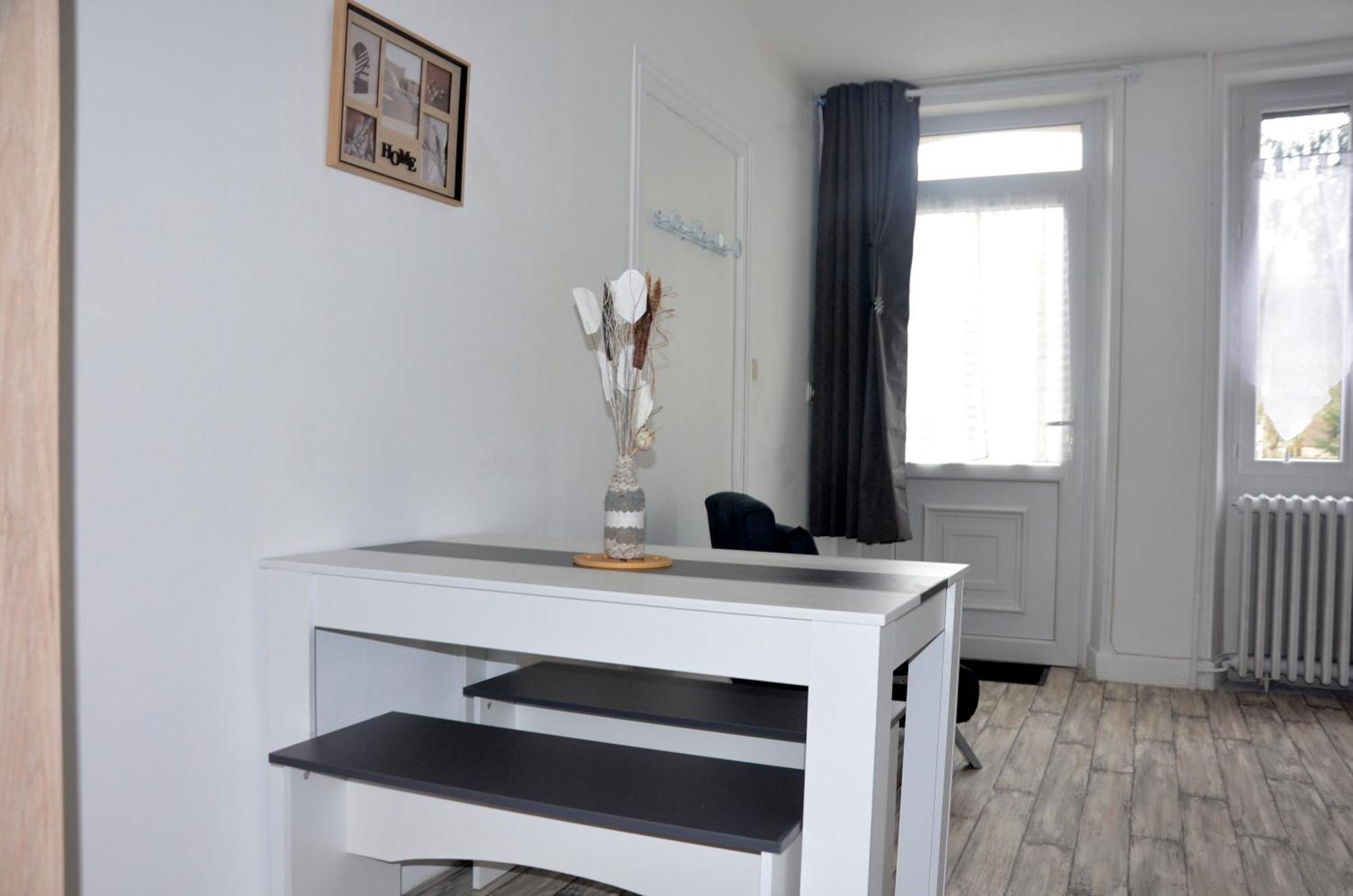 AU BORD DE L'EAU Studio 2 Chambon-sur-Voueize Exterior foto