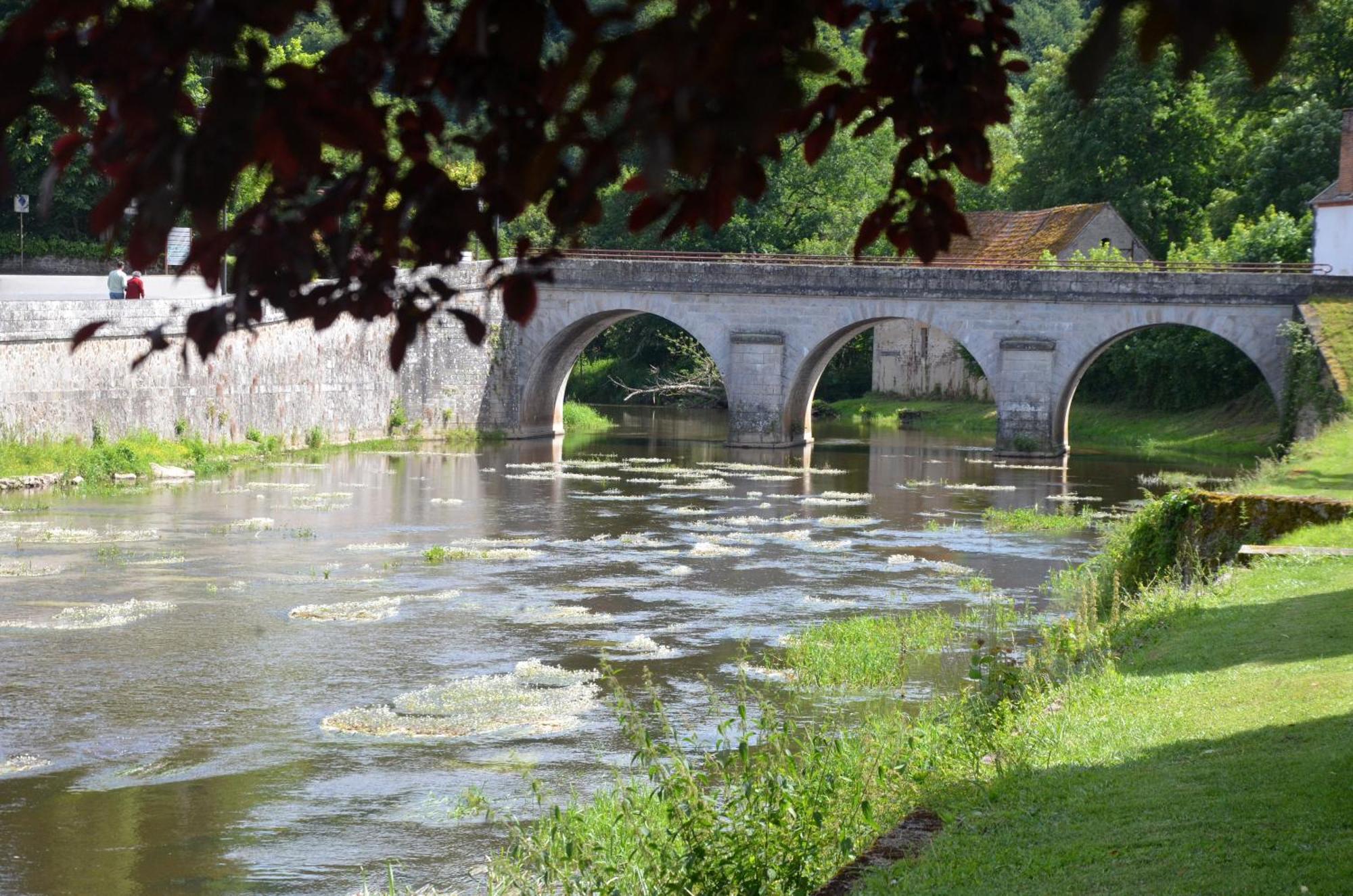 AU BORD DE L'EAU Studio 2 Chambon-sur-Voueize Exterior foto